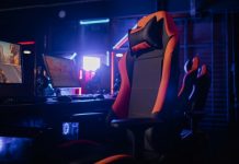 How Buying Gaming Chairs Online vs. Buying in a Showroom can Save you Money