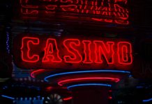 The online casino with various games.